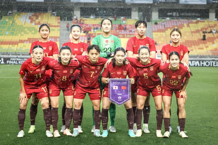 联排名第, 束的, 女足欧洲杯