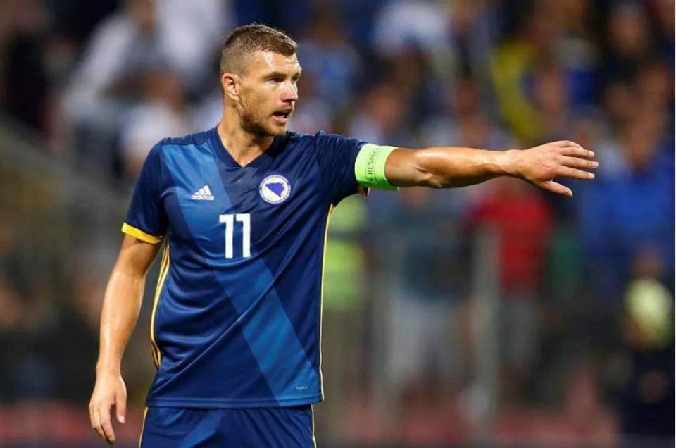 成为足坛第, AAA 成为足坛第, AAA