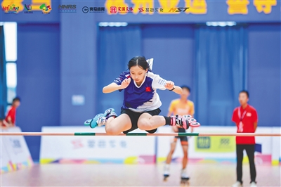 上的, 刻在她的脑